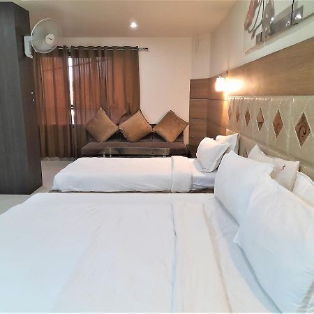 Cherrystay Kiran Inn Индаур Экстерьер фото