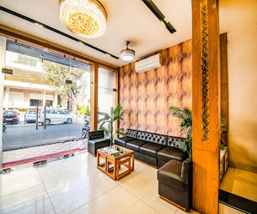 Cherrystay Kiran Inn Индаур Экстерьер фото