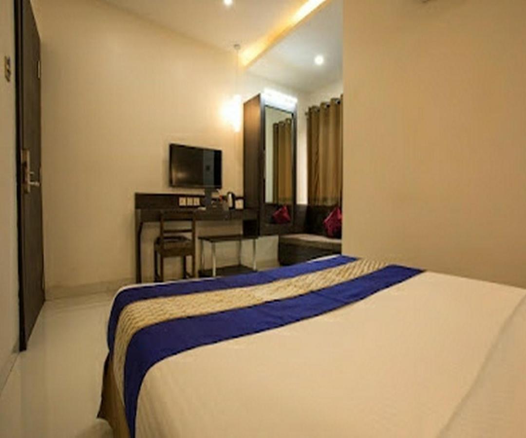 Cherrystay Kiran Inn Индаур Экстерьер фото