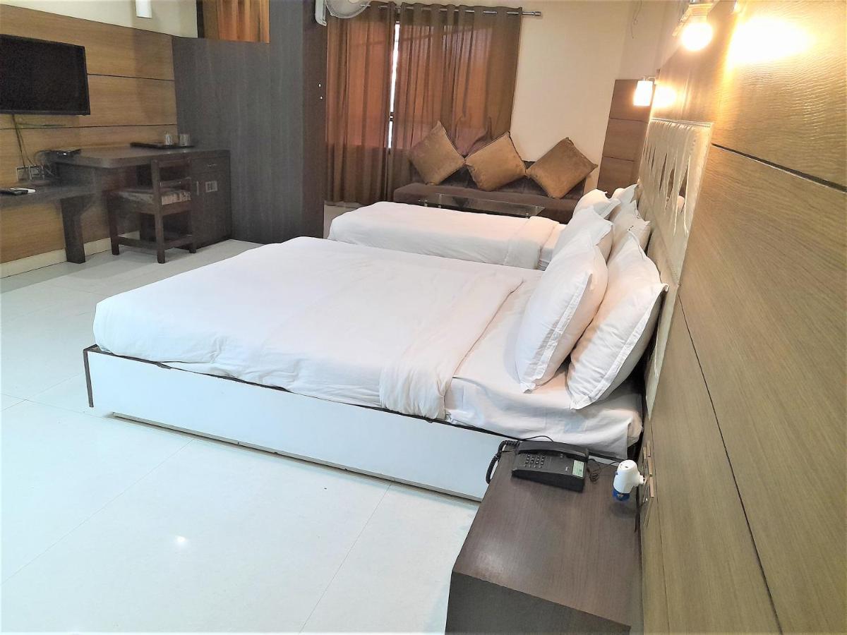 Cherrystay Kiran Inn Индаур Экстерьер фото